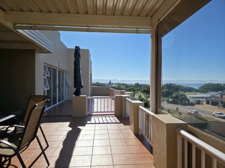 7 Bedroom Property for Sale in Wavecrest Eastern Cape